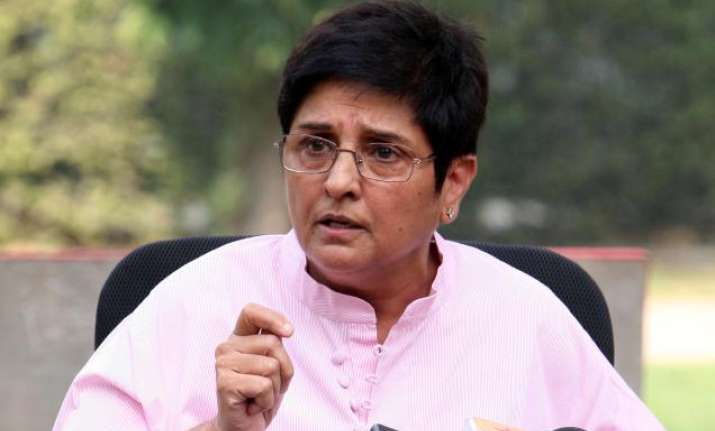 kiran bedi opposes targeting of bjp