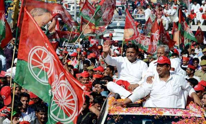 live akhilesh hits back at modi for his baap beta barb