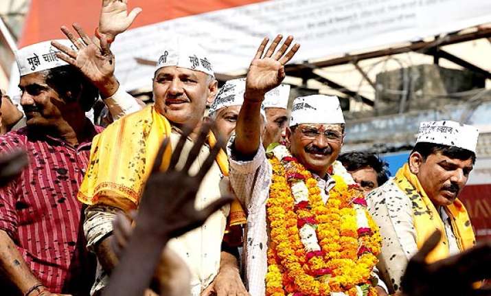 kejriwal files nomination after attacking modi rahul