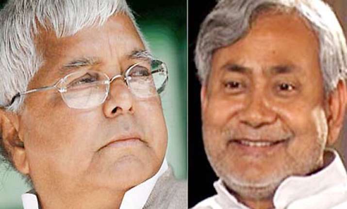 lalu dares nitish to show a single achievement