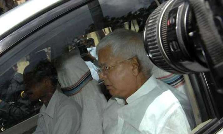 lalu comes to chidambaram s defence blames bjp