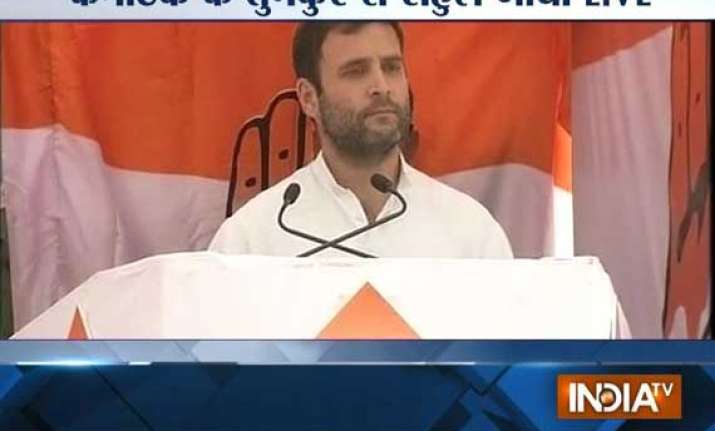 live rahul woos female voters at all women rally in tumkur