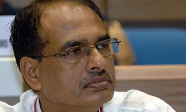 mp congress workers try to gherao cm s house face police