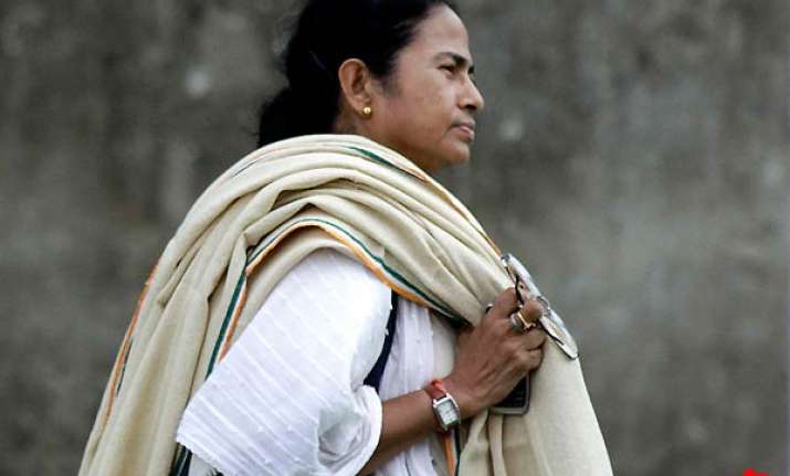 mamata accuses lf of closing down factories
