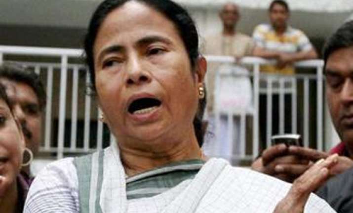 mamata arrives in delhi meets mulayam to see sonia tomorrow