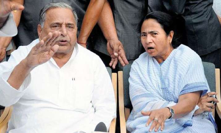 mamata s emissary meets mulayam says both are firm on kalam