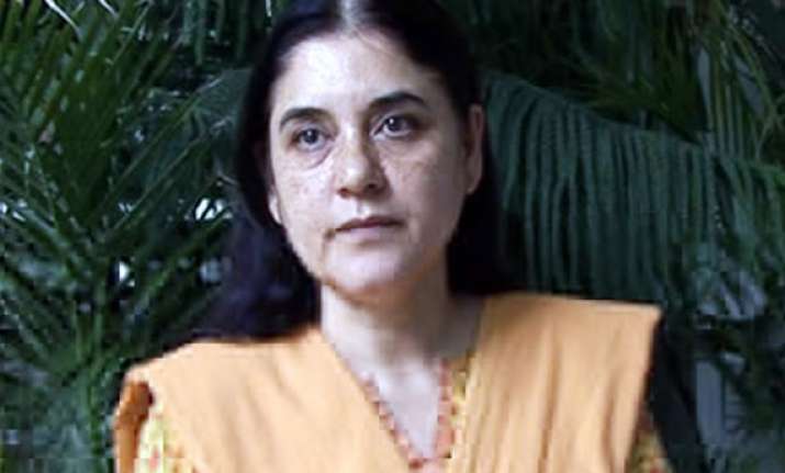 maneka gandhi hits back at priyanka on varun s path