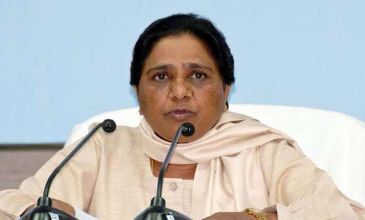 mayawati backs ias durga says goondaraj prevailing in up