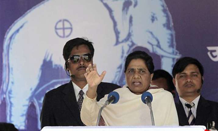 mayawati accuses centre of depriving up of funds