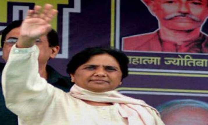 mayawati announces rs 1 lakh assistance to arunima