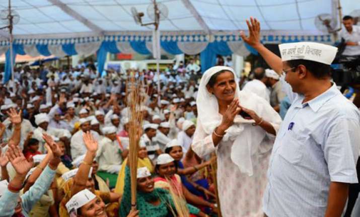 modi and hooda property dealers kejriwal