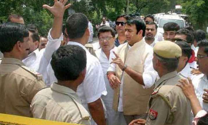 moradabad dm injured in stone pelting by bjp supporters