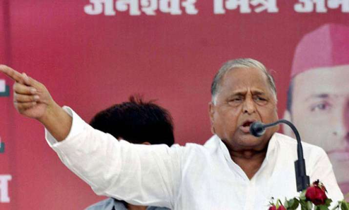 mulayam gets ec notice for poll code violation