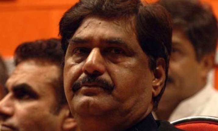 munde rules out quitting bjp