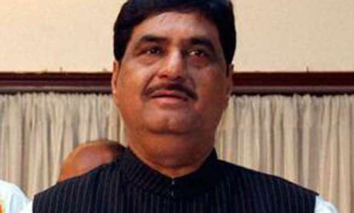 munde to undertake maharashtra tour to gauge workers views