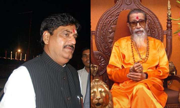 munde s exit won t impact shiv sena bjp ties says bal