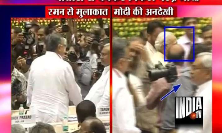 modi ignores nitish kumar at cms meet