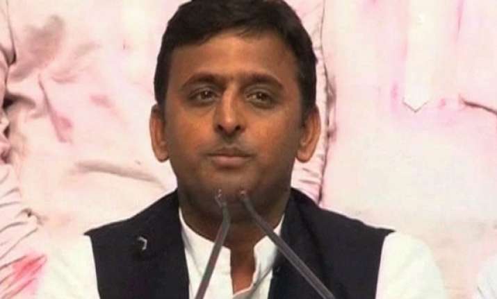 need for projects to clean river gomti says cm akhilesh