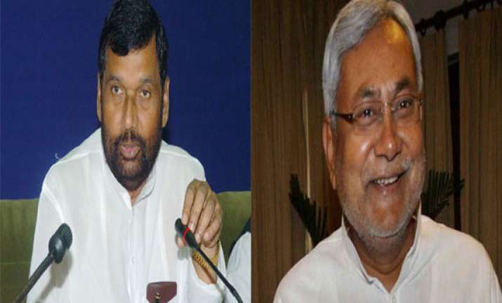 nitish was left with no option says paswan