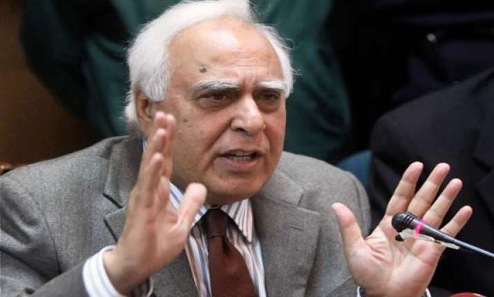 notice against kapil sibal for model code violation