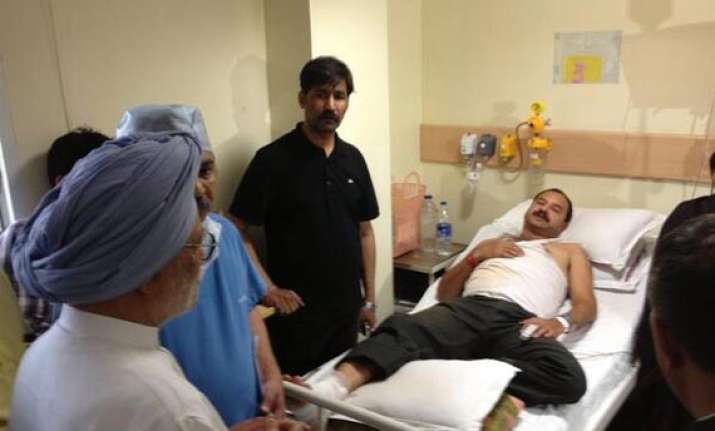 pm sonia meet victims of maoist attack in chhattisgarh