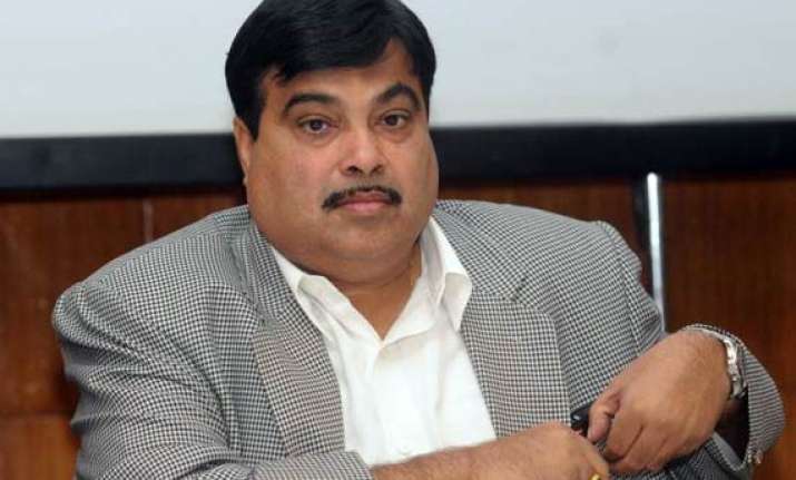 pm sonia are producer and director says gadkari