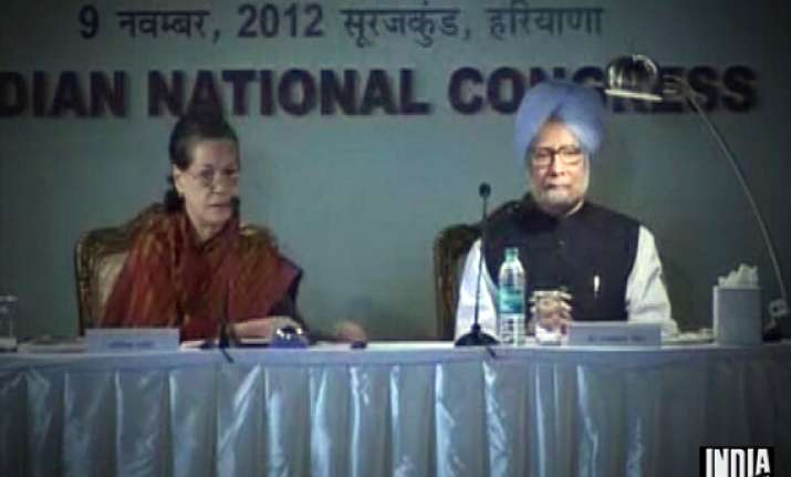 cong top brass meet to discuss strategy for lok sabha polls