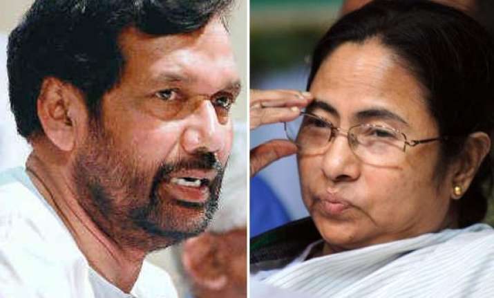paswan flays mamata for humiliating trivedi