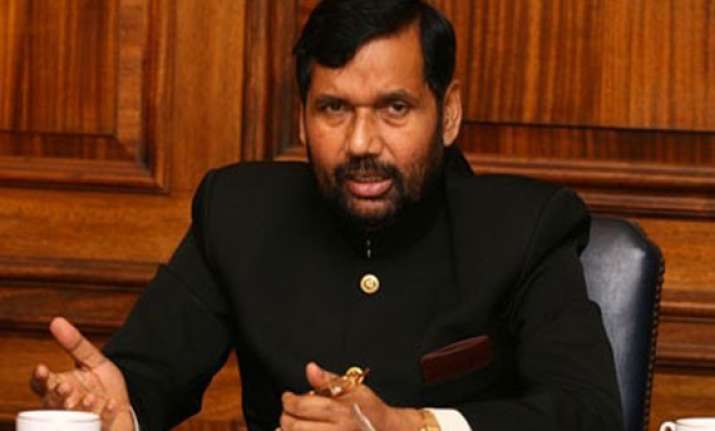 patna serial blasts nitish must quit demands paswan