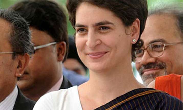 priyanka visits congress headquarters