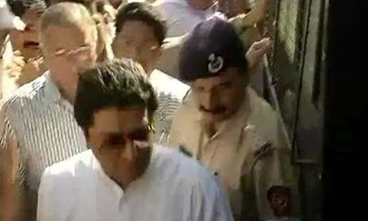 live reporting mns rasta roko raj thackeray released after