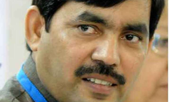 shahnawaz hussain offers chadar at khwaja s tomb