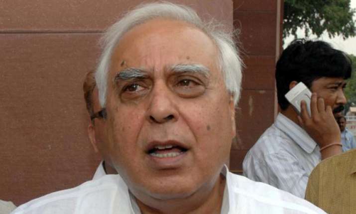 shukla jaitley meet sibal call for strong anti fixing law