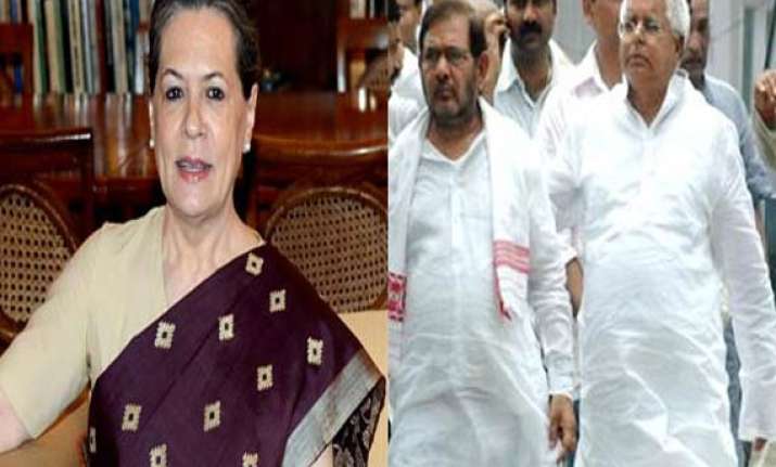 sonia gandhi holds iftar shares table with sharad yadav and