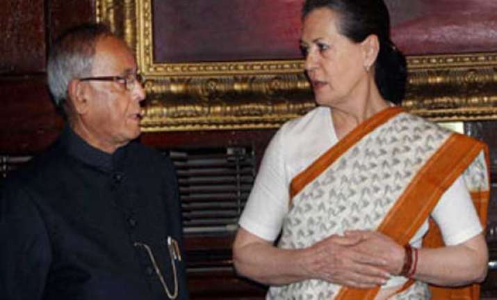 sonia meets president pushes for leader of opposition status