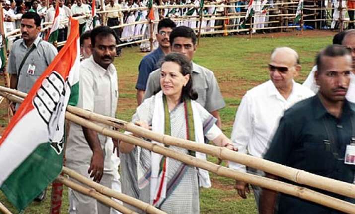 sonia promises development in bengal if alliance wins