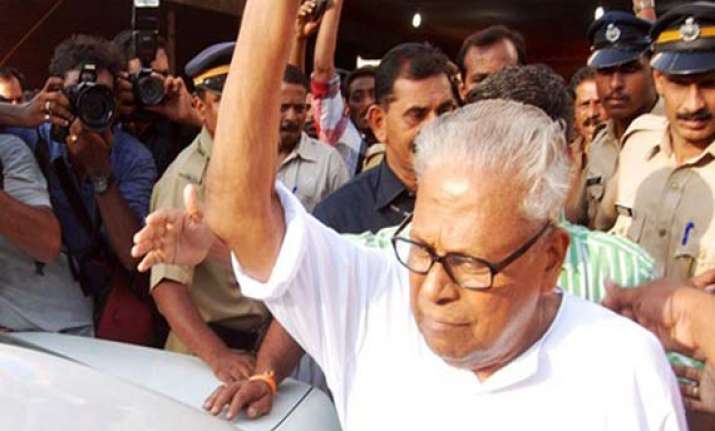 three aides of achuthanandan ousted from cpi m