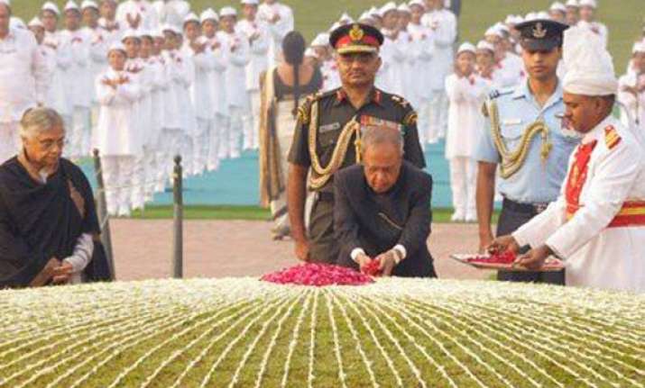tributes paid to indira gandhi on 95th birth anniversary