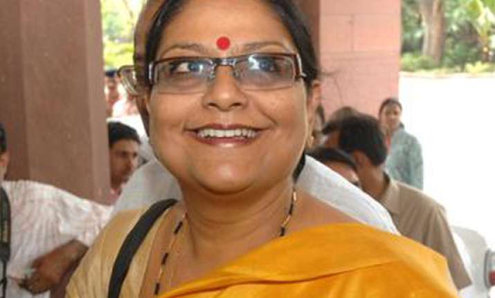 trinamool mp alludes to kolkata gang rape victim as a