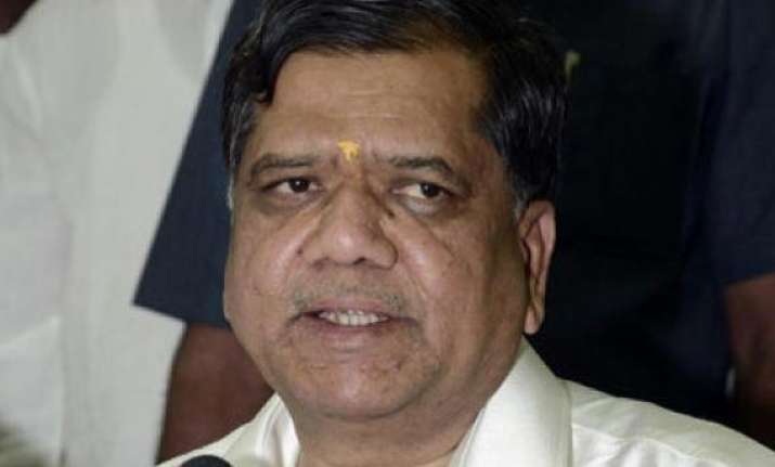 troubled karnataka bjp wants advani to stay