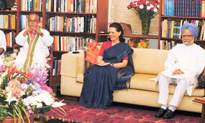 upa leaders meet in delhi show unity over lokpal