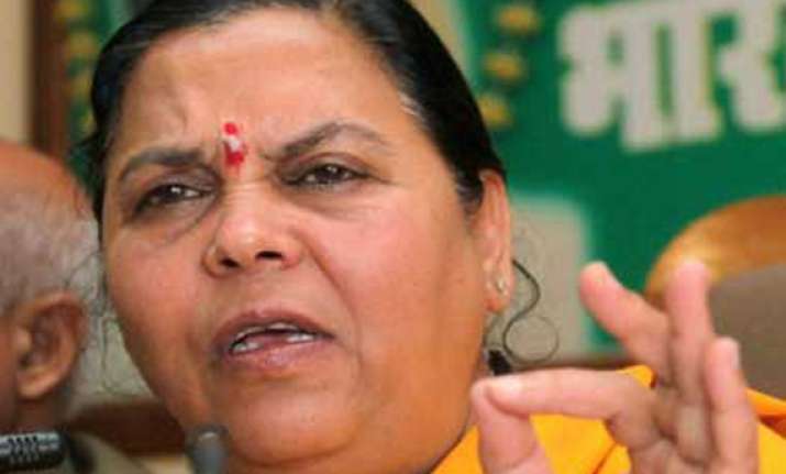 uma bharti takes potshots at gandhi family