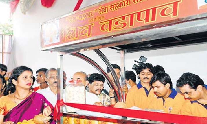 vada pav politics in maharashtra
