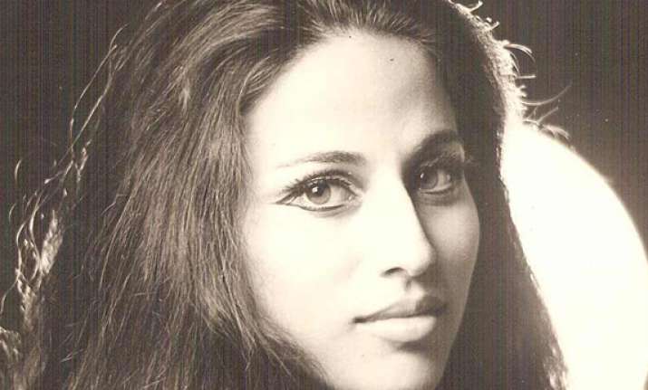 war over mumbai shobha de versus shiv sena mns