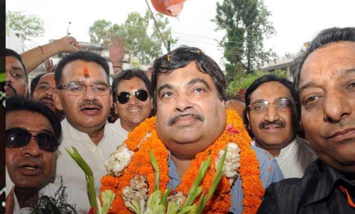 with uttarakhand elections in mind gadkari holds party