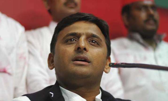 youth held for hurling slipper at up cm akhilesh yadav