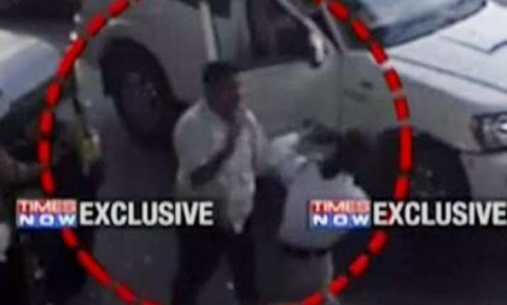 caught on camera shiv sena worker assaults female traffic