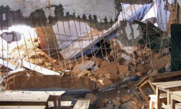 300 students hit as maoists blow up bihar school