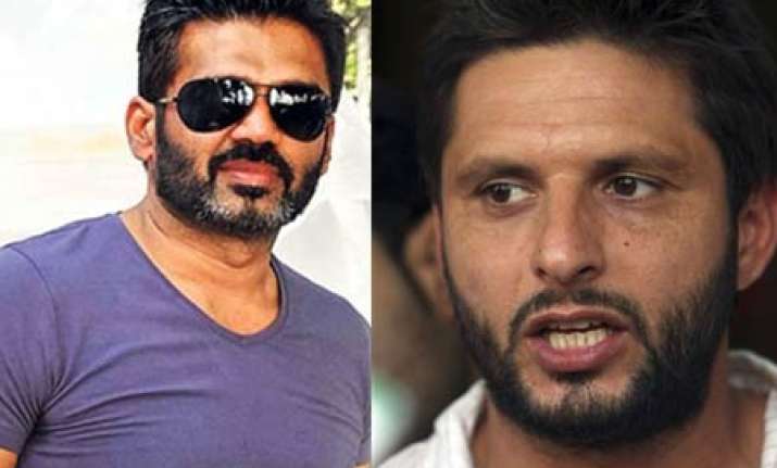 afridi is a coward says suniel shetty