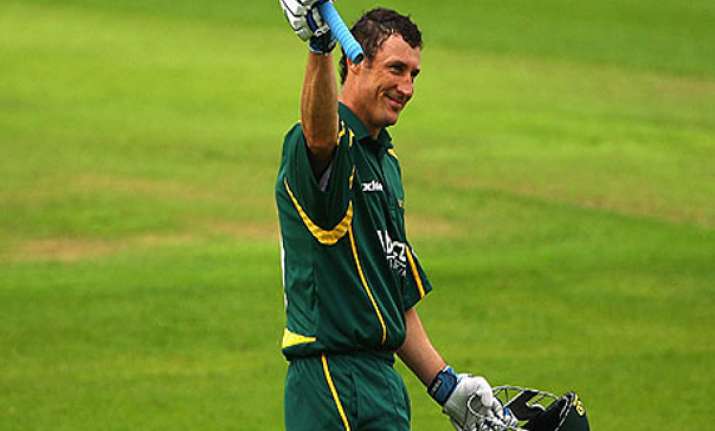australia out to win tri series on tuesday itself
